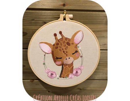 machine embroidery design giraffe with  frame flowers