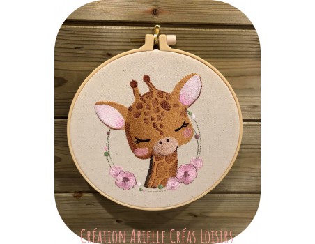 Motif de broderie machine girafe  fleuri