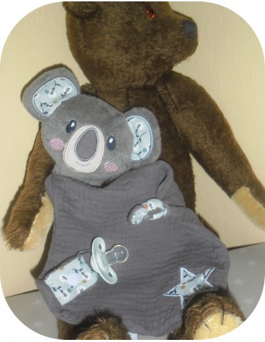 DMC Doudou Koala à Broder Coloris Gris - Kit Broderie Naissance Idéal Cadeau Bébé