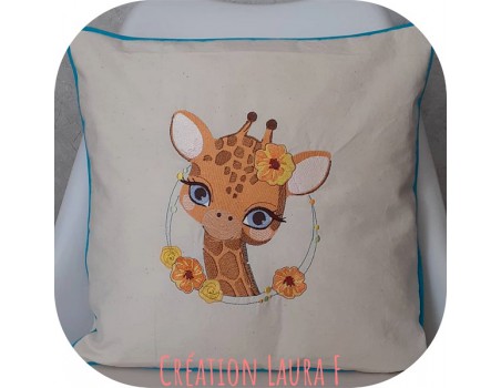 Motif de broderie machine girafe  fleurs