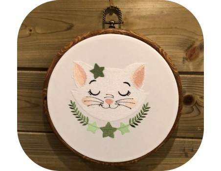 Motif de broderie machine chat endormi avec ses étoiles