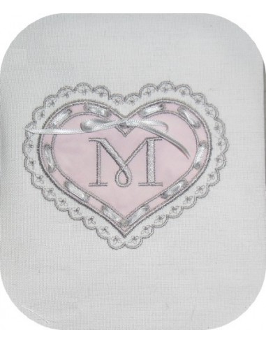 motif de broderie coeur ruban