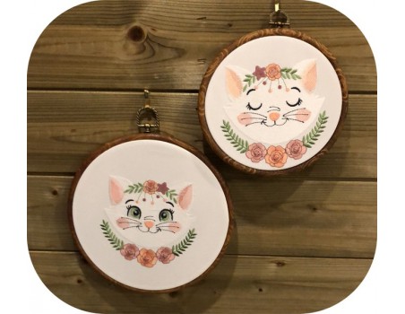 Motif de broderie machine chatte fleurs endormie