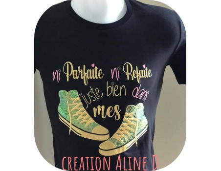 Motif de broderie machine texte et  baskets en mylar