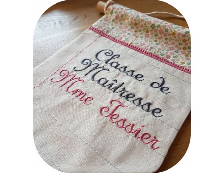 Motif de broderie machine ITH fanion classe de maîtresse personnalisable