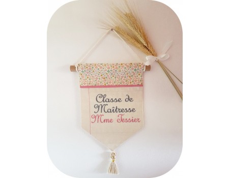 Motif de broderie machine ITH fanion classe de maîtresse personnalisable