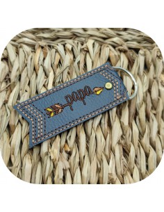 Motif de broderie machine porte clé ehtnique papa  ITH
