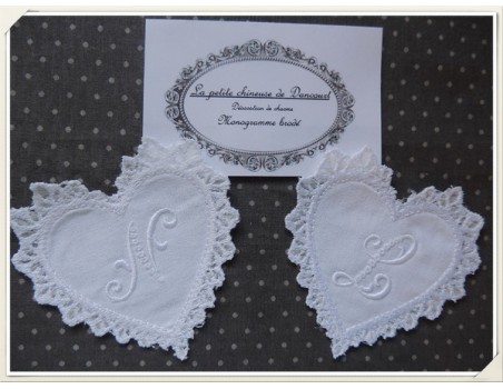 motif de broderie coeur dentelle