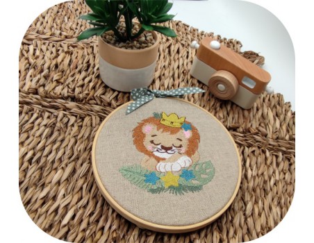 machine embroidery design  sleeping crowned lion