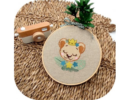 machine embroidery design sleeping crowned lion  with star