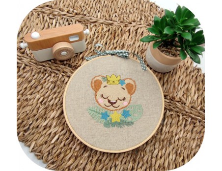 machine embroidery design sleeping crowned lion  with star