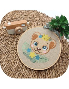 Motif de broderie machine le lionceau avec ses étoiles