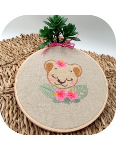 Motif de broderie machine la lionçonne endormie avec ses fleurs