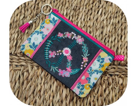 Motif de broderie machine ITH trousse peace and love fleurs mylar