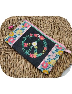 Motif de broderie machine ITH trousse peace and love fleurs