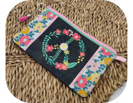 Motif de broderie machine ITH trousse peace and love fleurs