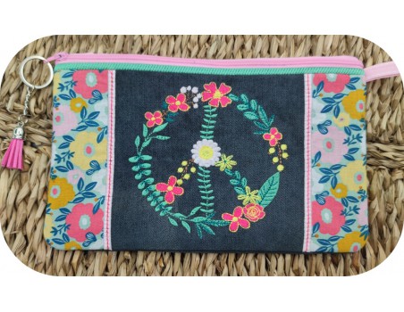 Motif de broderie machine ITH trousse peace and love fleurs