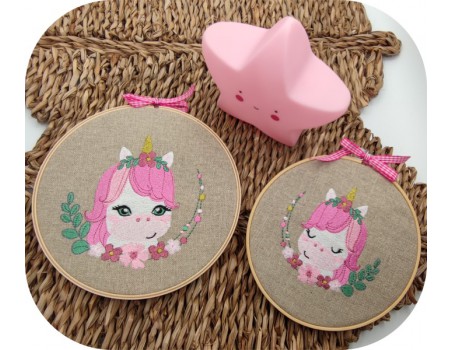 Motif de broderie machine licorne endormie avec ses fleurs