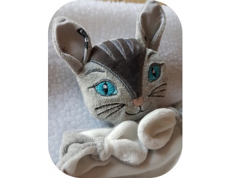 Motif de broderie machine  tête doudou chat ITH