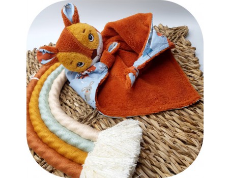 Motif de broderie machine  tête doudou renard ITH