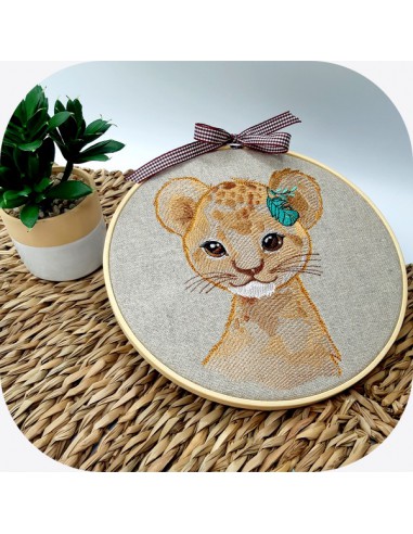 machine embroidery design watercolor lion