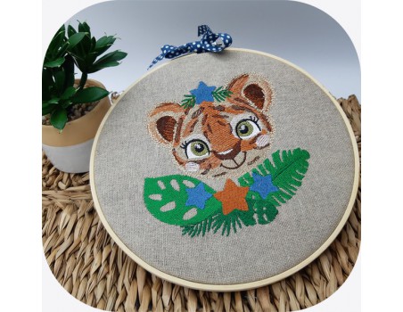 Motif de broderie machine tigre avec ses étoiles