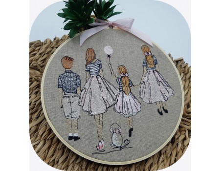 Motif de broderie machine  mère avec ses filles et son fils