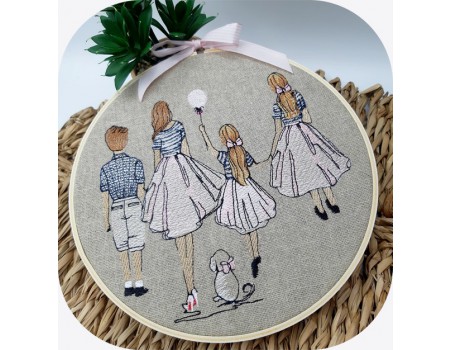 machine embroidery design  rippled mother with her daughters and her son