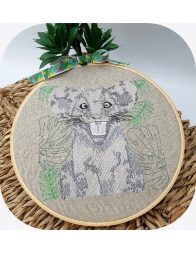 machine embroidery design savannah lion cub