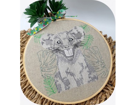 machine embroidery design savannah lion cub