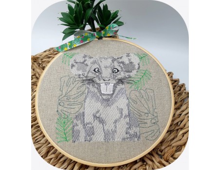 machine embroidery design savannah lion cub