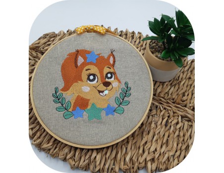 machine embroidery design  squirrel  with star