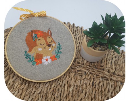 machine embroidery design  sleeping squirrel  with flowers