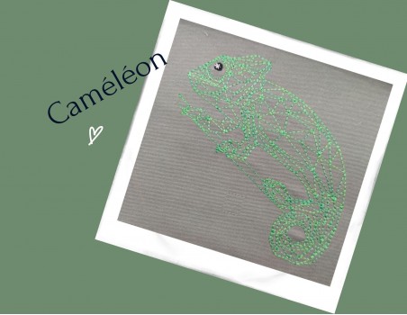 Motif de broderie machine caméléon origami