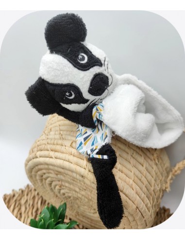 motif de broderie tête doudou panda à broder tout dans le cadre