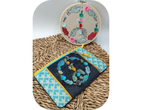 Motif de broderie machine ITH trousse pompons Boho et ses plumes en mylar