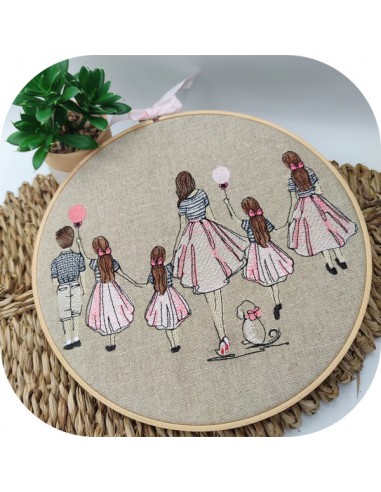 machine embroidery design  rippled mother with her 4 daughters and his son