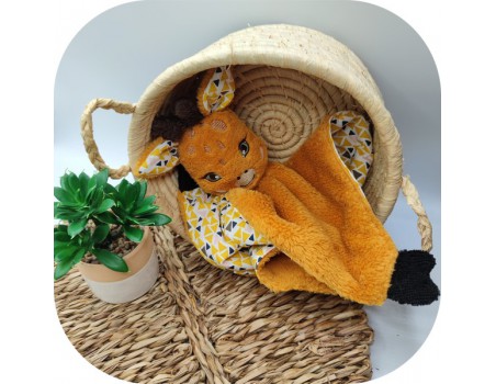 Motif de broderie machine  tête doudou girafe ITH