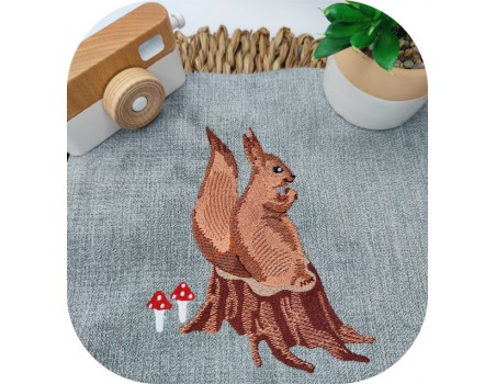 machine embroidery design forest squirrel