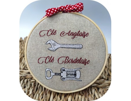 Motif de broderie machine  clé et tire bouchon