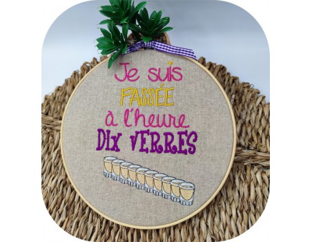 Motif de broderie machine  texte l'heure dix verres au féminin