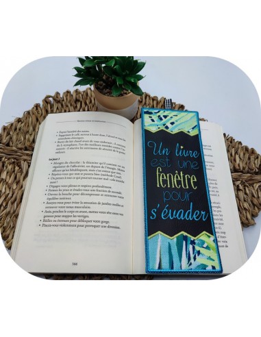 machine  embroidery design ITH bookmark book text escape