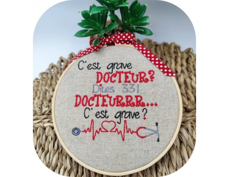 Motif de broderie machine  texte docteur