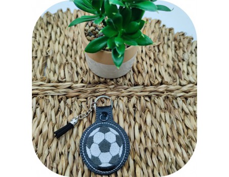 Motif de broderie machine ITH porte clé ballon de foot