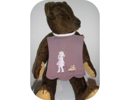 Motif de broderie machine silhouette  fille avec son nounours