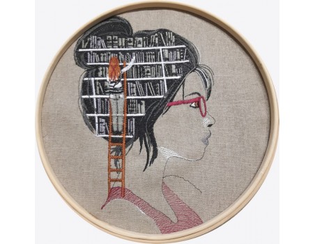 Motif de broderie machine Fille bibliothèque