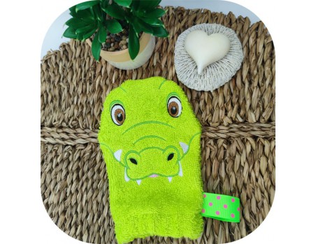 machine embroidery design crocodile wasch mitt  ITH