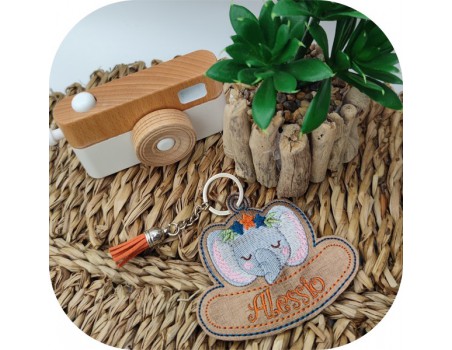 machine embroidery design elephant keychains customizable ith