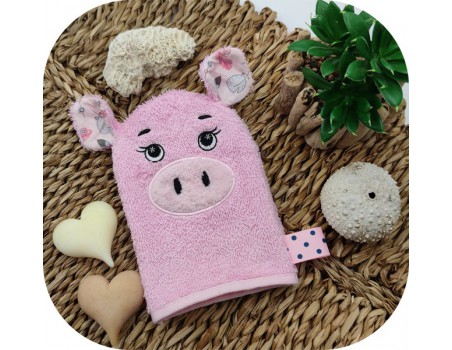 machine embroidery design pig wasch mitt ITH