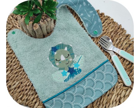 Motif de broderie machine dinosaure triceratops endormi